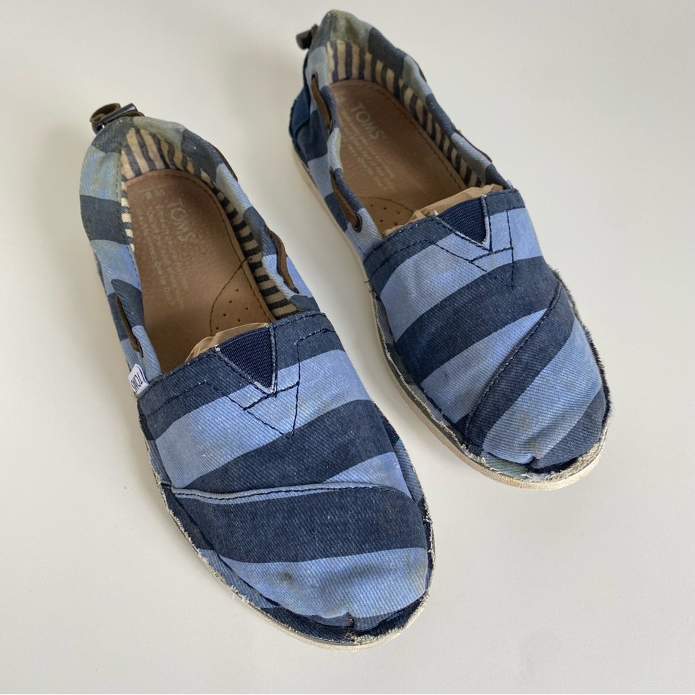 🌻Toms Navy and Blue Denim Striped Slip-Ons Woman's Size 6